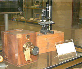 Microscopio y cámara fotográfica (